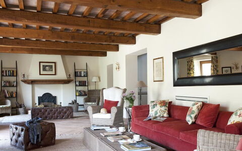 Villa del Cammino: Mobilia, Interior Design, Divano, Pavimentazione, Parete, Pavimento, Soggiorno, Legna, Soffitto, Camera