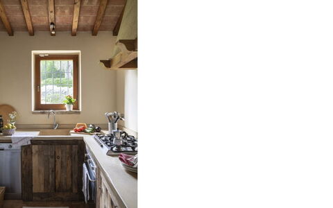 Villa Torre: Legna, Mobilia, Pavimentazione, Interior Design, Controsoffitto, Cucina, Casa, Pavimento, Elettrodomestico Da Cucina, Camera
