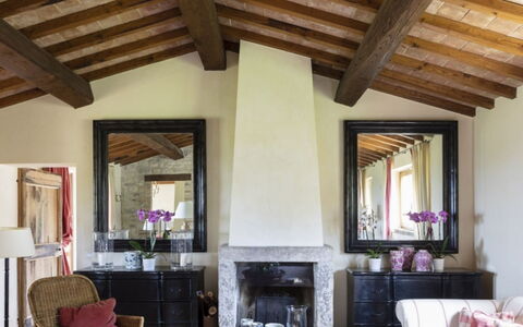 Villa Torre: Mobilia, Parete, Interior Design, Legna, Pavimentazione, Soffitto, Pavimento, Illuminazione, Soggiorno, Casa