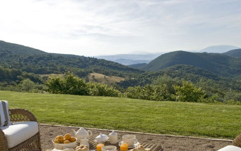 Villa Torre: Geografia Montane, Erba, Collina, Montagna, Paesaggio Naturale, Highland, Paesaggio, Pascolo, Catena Montuosa, Hill Station