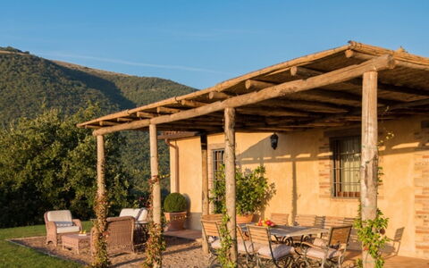 Villa Torre: Mobilia, Legna, Mobili Da Esterno, Portico, Sedia, Villetta, Porta, Tavolo Esterno, Terrazza, Shade