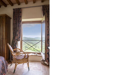 Villa Torre: Mobilia, Valle, Sedia, Color Legno, Balcone, Biancheria, Serbatoio, Latifoglie, Tarn