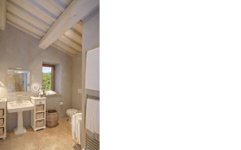 Villa Santa: Interior Design, Parete, Pavimentazione, Idraulico Fixture, Pavimento, Casa, Lavello, Lavandino Del Bagno, Rubinetto, Bagno