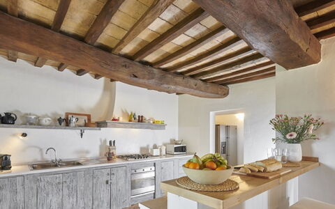 Villa Sibilla: Cucina, Mobilia, Interior Design, Legna, Pavimentazione, Controsoffitto, Casa, Cabinetry, Soffitto, Pavimento