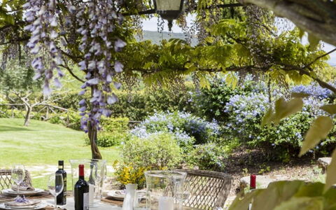 Villa Sibilla: Giardino, Mobilia, Arbusto, Tavolo, Tavolo Esterno, Shade, Mobili Da Esterno, Sedia, Primavera