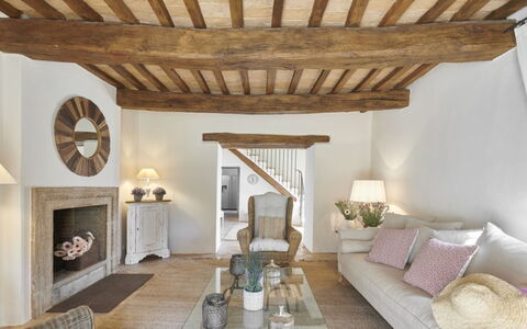 Villa Sibilla: Mobilia, Interior Design, Parete, Divano, Legna, Soffitto, Pavimentazione, Pavimento, Soggiorno, Casa