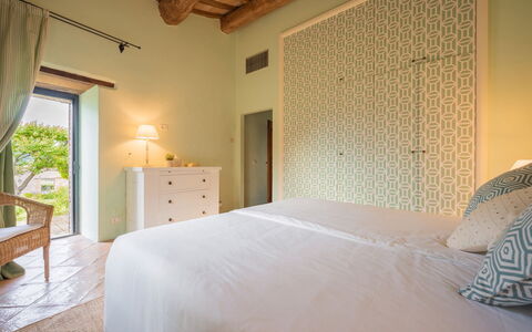 Villa Sibilla: Mobilia, Interior Design, Pavimentazione, Soffitto, Pavimento, Illuminazione, Camera Da Letto, Letto, Camera, Bedding