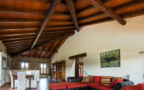 Cascina Tabia: Mobilia, Interior Design, Parete, Pavimentazione, Legna, Soffitto, Pavimento, Casa, Sedia, Soggiorno