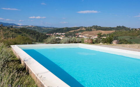Cascina Tabia: Blu, Piscina, Materiale Composito, Ricorrere, Eco Hotel, Terme, Villa