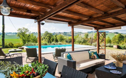 Cascina Tabia: Mobilia, Piscina, Mobili Da Esterno, Ricorrere, Sedia, Eco Hotel, Tavolo Esterno, Shade, Terrazza, Vaso Di Fiori