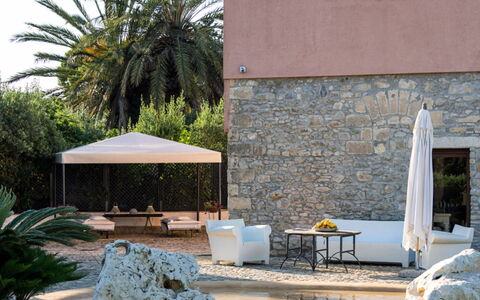 Villa dello Zingaro: Mobilia, Shade, Mobili Da Esterno, Sedia, Vaso Di Fiori, Ricorrere, Eco Hotel, Giardino, Flagstone, Landscaping