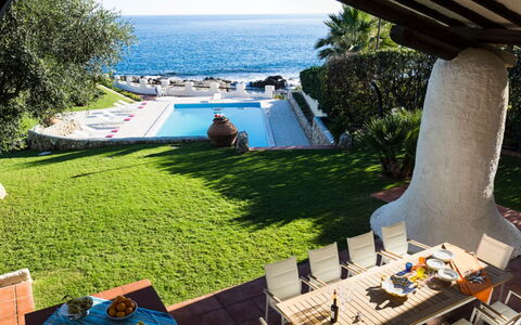 Villa Luna Blu: Blu, Piscina, Ricorrere, Tempo Libero, Eco Hotel, Mobili Da Esterno, Lettino, Mare, Vacanza, Shade