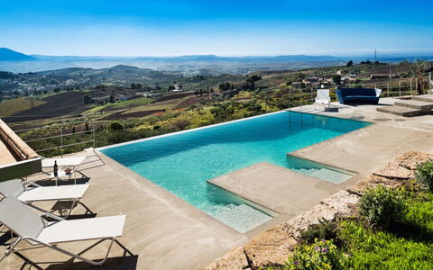 Villa Eroica: Piscina, Blu, Ricorrere, Materiale Composito, Eco Hotel, Mobili Da Esterno, Lettino, Terme, Shade, Resort Citta '