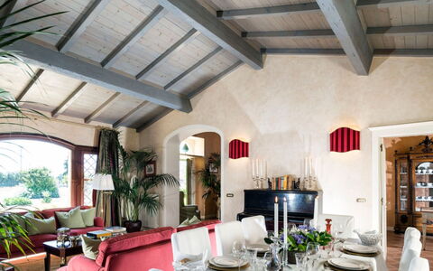 Villa del Sirio: Interior Design, Mobilia, Soffitto, Pavimentazione, Casa, Illuminazione, Tavolo, Sedia, Pavimento, Soggiorno