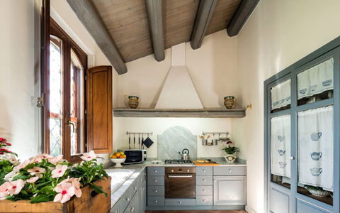 Villa del Sirio: Mobilia, Interior Design, Cucina, Legna, Pavimentazione, Casa, Cabinetry, Controsoffitto, Soffitto, Illuminazione