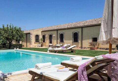 Villa del Sirio: Hacienda, Cortile, Estate, Ricorrere, Piscina, Hotel, Villa, Pianta Della Casa, Vaso Di Fiori