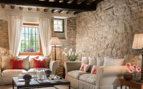 Villa Savino: Mobilia, Interior Design, Parete, Divano, Pavimentazione, Soggiorno, Legna, Tavolo, Tessile, Camera