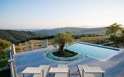 Villa Rufeno: Paesaggio, Collina, Catena Montuosa, Mobili Da Esterno, Piscina, Hill Station, Eco Hotel, Ricorrere, Landscaping, Estate
