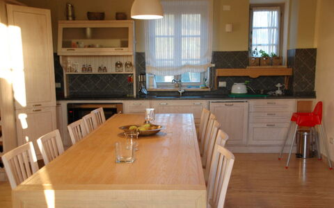 Villa Rufeno: Mobilia, Pavimentazione, Pavimento, Legna, Interior Design, Cabinetry, Controsoffitto, Cucina & Sala Da Pranzo Tavolo, Cucina, Sedia