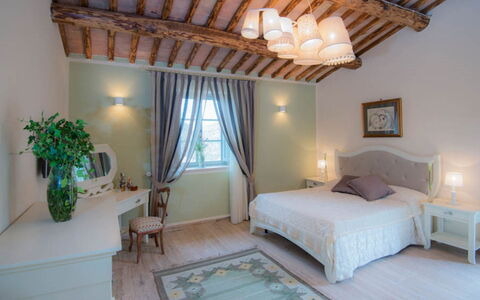 Villa Rufeno: Mobilia, Interior Design, Letto, Camera Da Letto, Soffitto, Tessile, Pavimento, Biancheria, Camera, Illuminazione