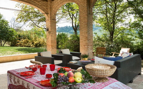Cascina Arcangelo: Mobilia, Tavolo, Sedia, Mobili Da Esterno, Giardino, Tavolo Esterno, Cucina & Sala Da Pranzo Tavolo, Cortile, Eco Hotel, Shade