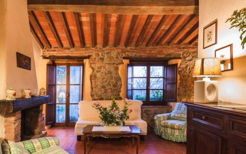 Podere Contignano: Parete, Mobilia, Sedia, Vaso Di Fiori, Pianta Della Casa, Brick, Muro ​​Di Pietra, Villa, Agriturismo, Soggiorno