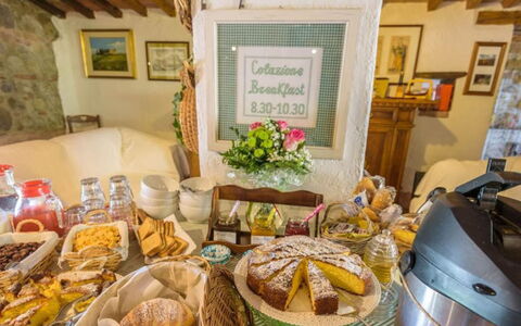 Podere Contignano: Cibo, Tavola, Mobilia, Ingrediente, Dolce, Serveware, Prima Colazione, Brunch, Cibo Da Mangiare Con Le Mani