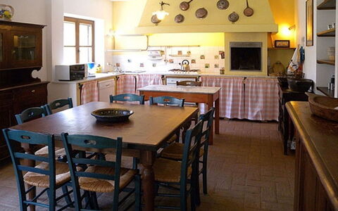 Casale Gioiello: Mobilia, Interior Design, Pavimentazione, Legna, Tavolo, Camera, Cucina & Sala Da Pranzo Tavolo, Sedia, Cucina, Soffitto