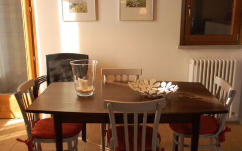 Casale Gioiello: Mobilia, Pavimentazione, Sala Da Pranzo, Tavolo, Legna, Sedia, Cucina & Sala Da Pranzo Tavolo, Interior Design, Pavimento, Marrone