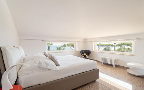 Villa delle Palme: Letto, Camera Da Letto, Interior Design, Pavimentazione, Pavimento, Soffitto, Bedding, Lenzuolo, Mobilia, Camera