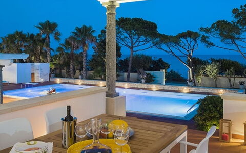 Villa delle Palme: Pavimentazione, Interior Design, Ricorrere, Pavimento, Mobilia, Piscina, Illuminazione, Eco Hotel, Sedia, Shade