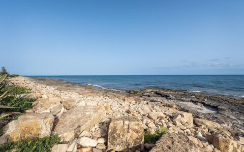 Villa delle Palme: Cielo, Blu, Acqua, Corpo D'Acqua, Orizzonte, Costa, Roccia, Mare, Spiaggia