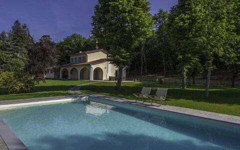Villa Sara: Piscina, Estate, Shade, Giardino, Hacienda, Landscaping, Prato, Agriturismo, Cortile, Backyard