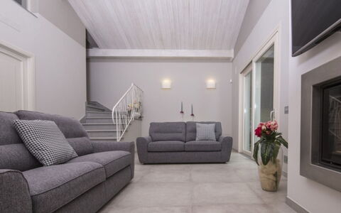 Villa Sara: Mobilia, Interior Design, Pavimentazione, Divano, Pavimento, Soffitto, Camera, Soggiorno, Illuminazione, Appartamento