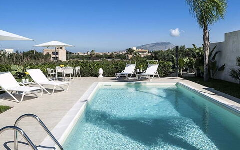 Villa della Laguna: Piscina, Mobili Da Esterno, Ricorrere, Mobilia, Materiale Composito, Lettino, Ombrello, Sedia, Eco Hotel, Shade