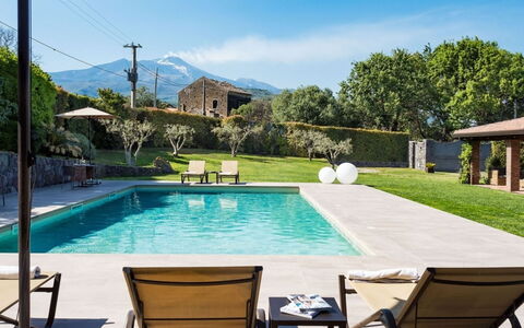 Villa Etna: Piscina, Mobili Da Esterno, Ricorrere, Tempo Libero, Shade, Eco Hotel, Ombrello, Giardino, Landscaping, Sedia