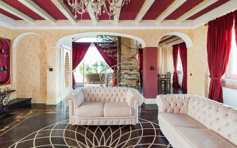 Villa del Drago: Interior Design, Pavimentazione, Mobilia, Pavimento, Rosso, Legna, Divano, Soggiorno, Soffitto, Illuminazione