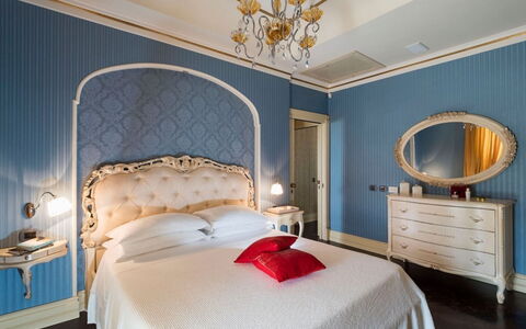 Villa del Drago: Camera Da Letto, Letto, Mobilia, Interior Design, Lenzuolo, Bedding, Soffitto, Tessile, Biancheria, Camera
