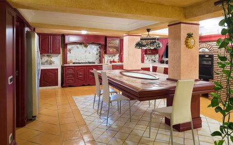Villa del Drago: Mobilia, Interior Design, Pavimentazione, Cucina, Pavimento, Legna, Controsoffitto, Soffitto, Cucina & Sala Da Pranzo Tavolo, Tavolo