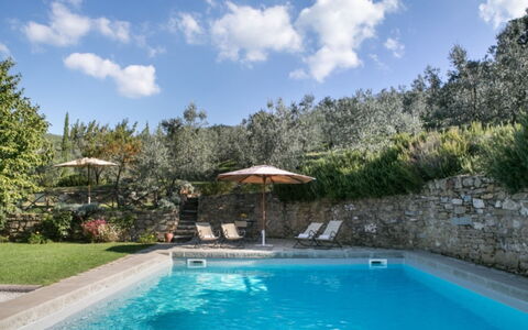 Villa Bel Monte: Piscina, Blu, Ricorrere, Mobili Da Esterno, Eco Hotel, Giardino, Landscaping, Shade, Giochi D'Acqua, Backyard