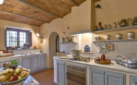 Villa Lucente: Mobilia, Interior Design, Cucina, Pavimentazione, Controsoffitto, Cabinetry, Casa, Illuminazione, Camera, Soffitto