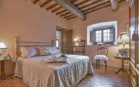 Villa Lucente: Mobilia, Parete, Pavimentazione, Interior Design, Casa, Camera Da Letto, Pavimento, Casa, Biancheria, Letto