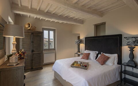 Villa Ugo: Mobilia, Letto, Camera Da Letto, Interior Design, Bedding, Lenzuolo, Biancheria, Camera, Lancia Cuscino, Cuscino
