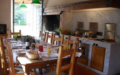 Villa Antonella: Mobilia, Legna, Cucina, Interior Design, Cucina & Sala Da Pranzo Tavolo, Tavolo, Pavimentazione, Controsoffitto, Sedia, Soffitto