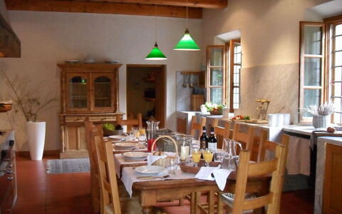 Villa Antonella: Mobilia, Interior Design, Legna, Tavolo, Pavimentazione, Sedia, Cucina & Sala Da Pranzo Tavolo, Illuminazione, Sala Da Pranzo, Camera