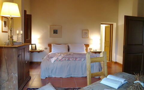 Villa Antonella: Mobilia, Interior Design, Pavimentazione, Legna, Pavimento, Letto, Camera Da Letto, Camera, Illuminazione, Tavolo