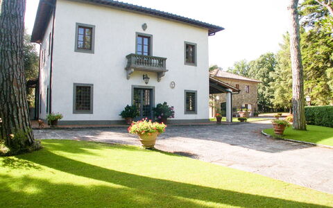 Villa Antonella: Casa, Estate, Giardino, Prato, Landscaping, Cortile, Driveway, Agriturismo, Villa, Hacienda