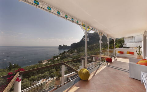 Villa Nerano: Mobilia, Sedia, Ricorrere, Balcone, Costa, Eco Hotel, Pianta Della Casa, Villa, Baia, Vaso Di Fiori