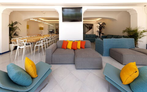 Villa Nerano: Mobilia, Interior Design, Pavimentazione, Pavimento, Soffitto, Tavolo, Camera, Sedia, Divano, Soggiorno