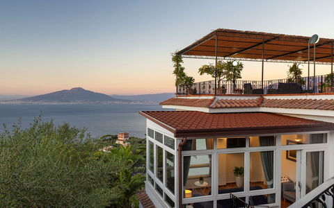 Villa Flora: Balcone, Casa, Portico, Eco Hotel, Ricorrere, Sedia, Villa, Struttura Esterna, Resort Citta ', Pianta Della Casa